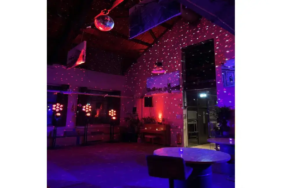 Grote zaal avond foto ten westen